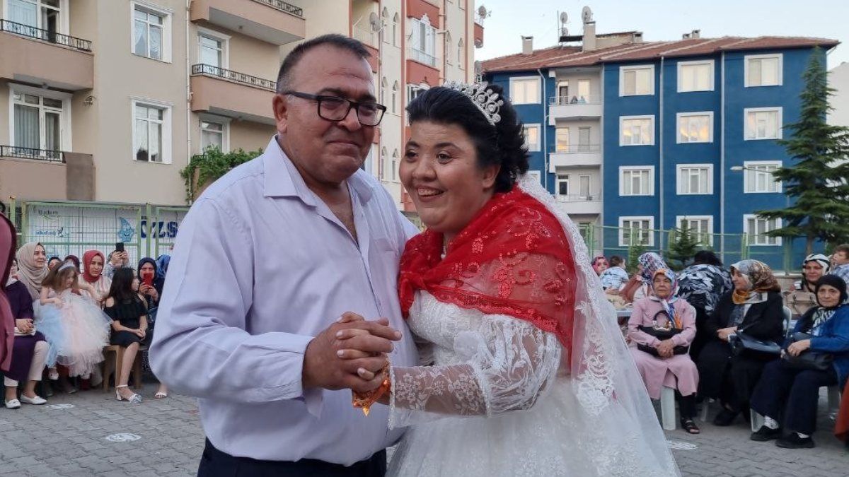 Çorumlu Yasemin'in gelinlik hayali gerçek oldu