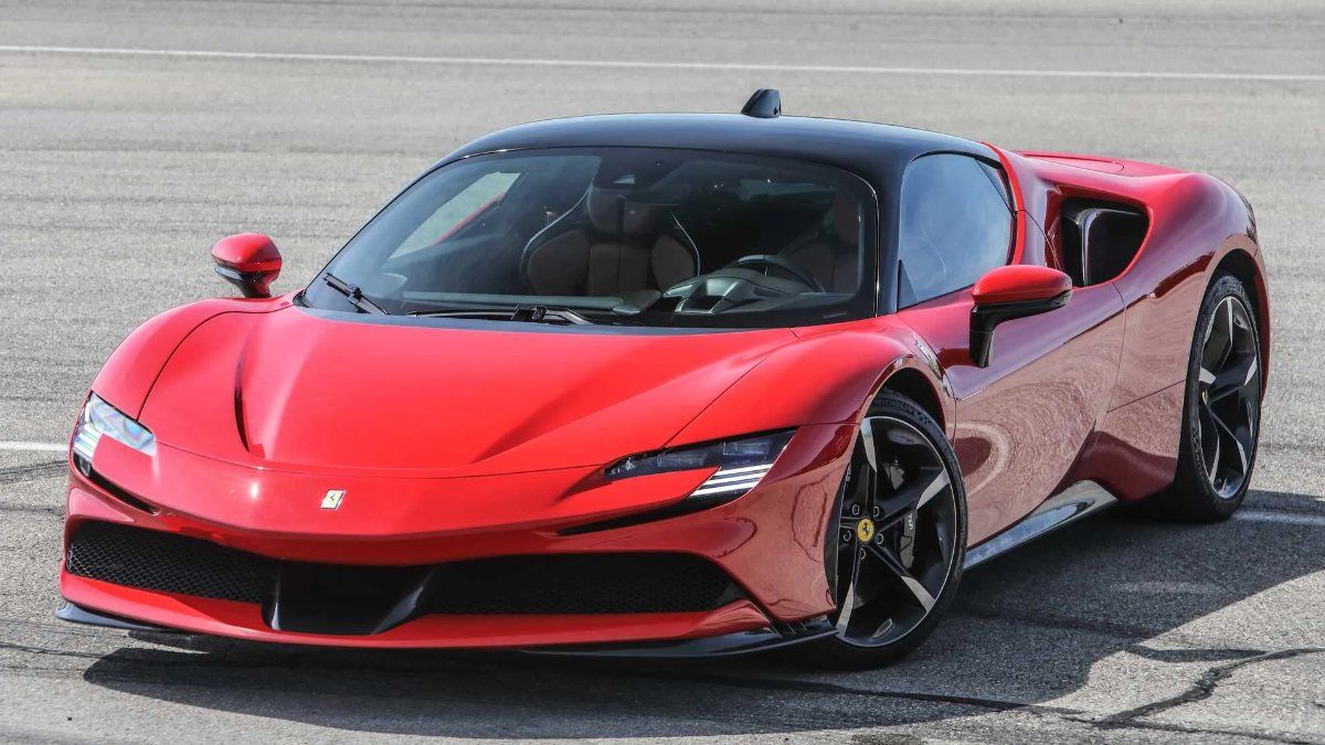 Ferrari, on binlerce aracını geri çağırdı