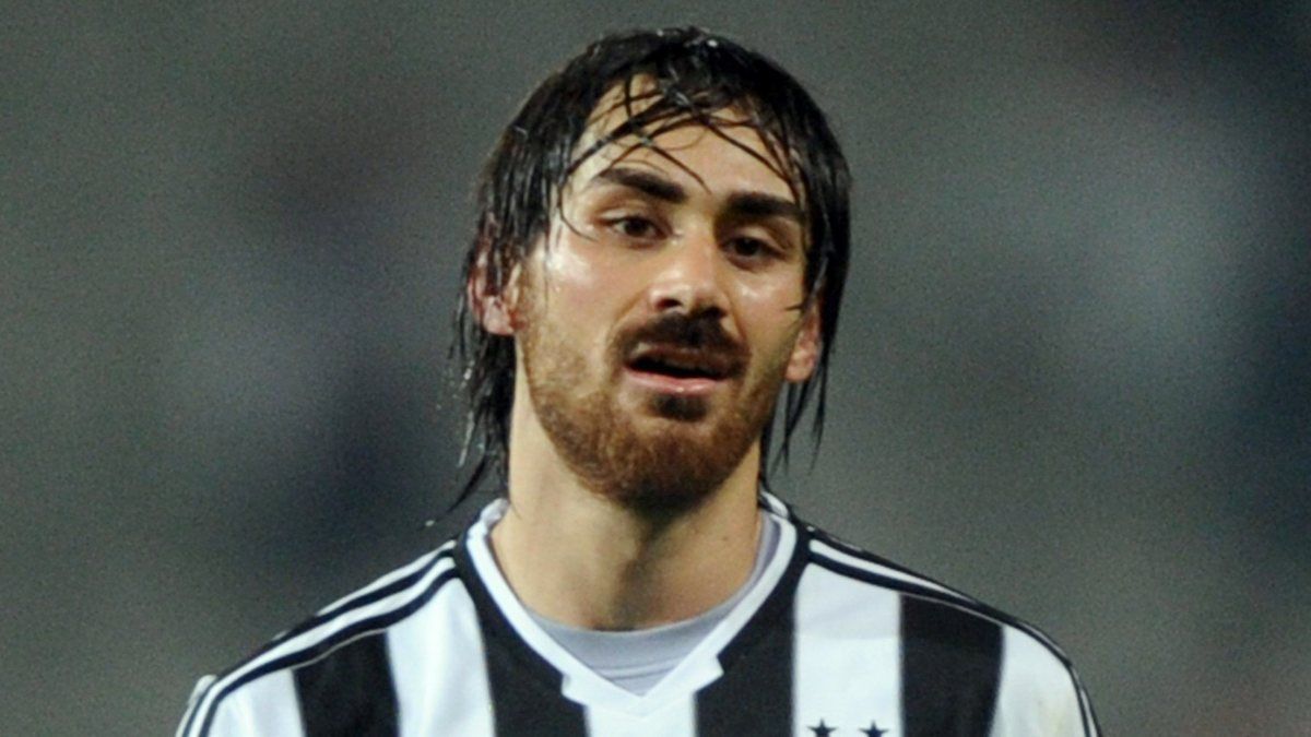 Beşiktaş'ın eski futbolcusu Veli Kavlak futbolu bıraktı