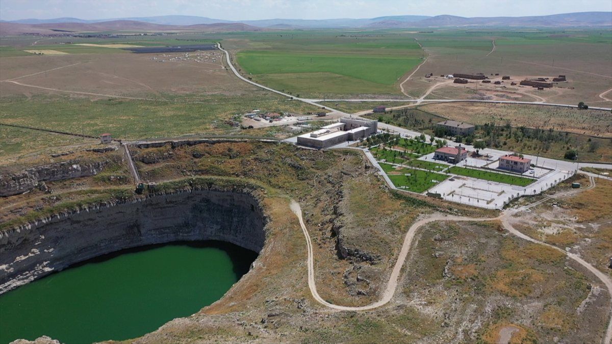 Konya'da obruk gölü manzaralı han ziyarete açılıyor