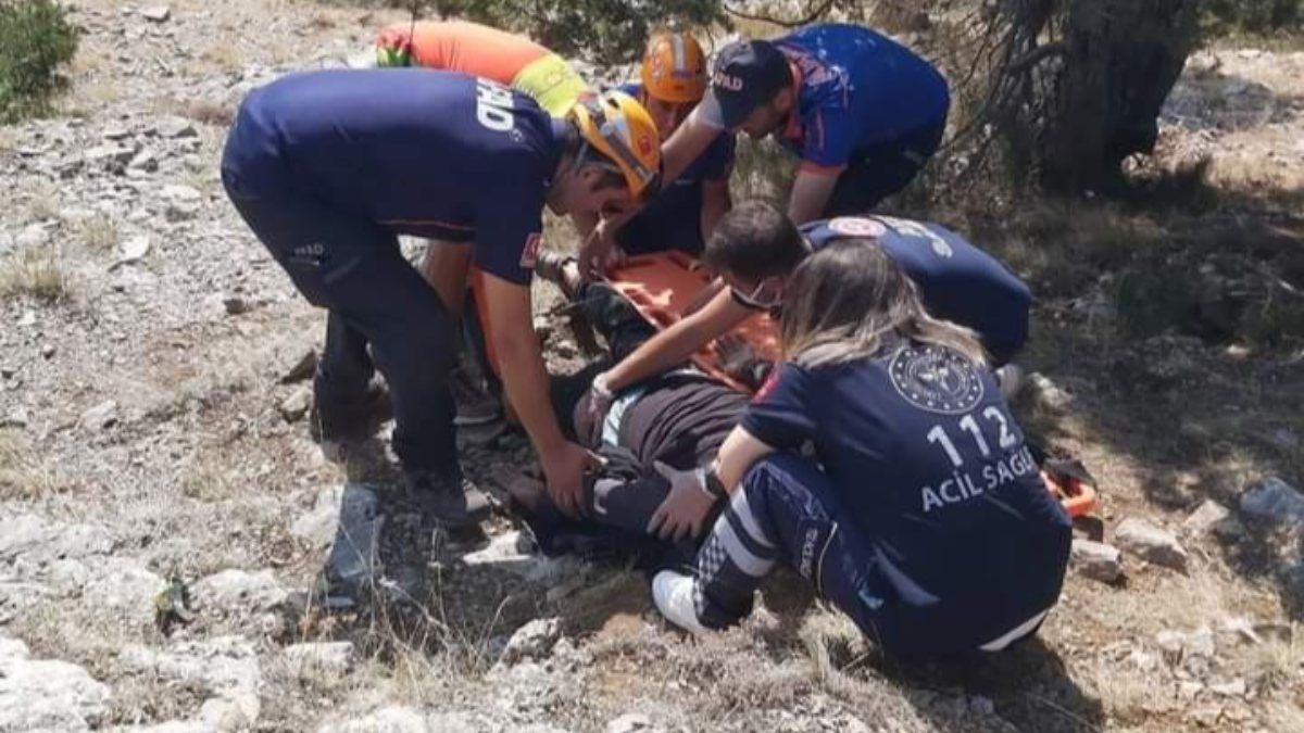 Denizli'de yamaç paraşütü yaparken kırsal alana düştü