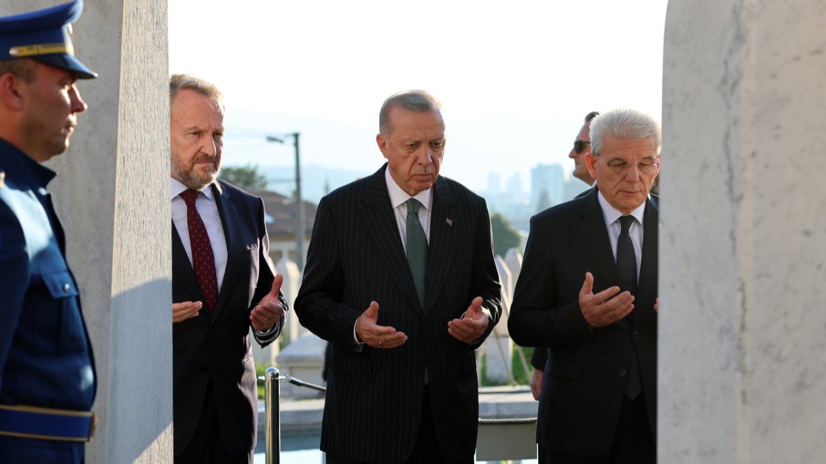 Cumhurbaşkanı Erdoğan'dan, Aliya İzzetbegoviç'in mezarına ziyaret