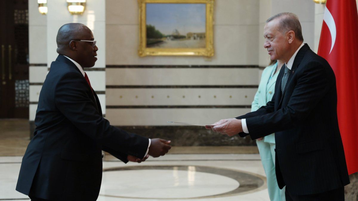 Büyükelçilerden Cumhurbaşkanı Erdoğan'a güven mektubu