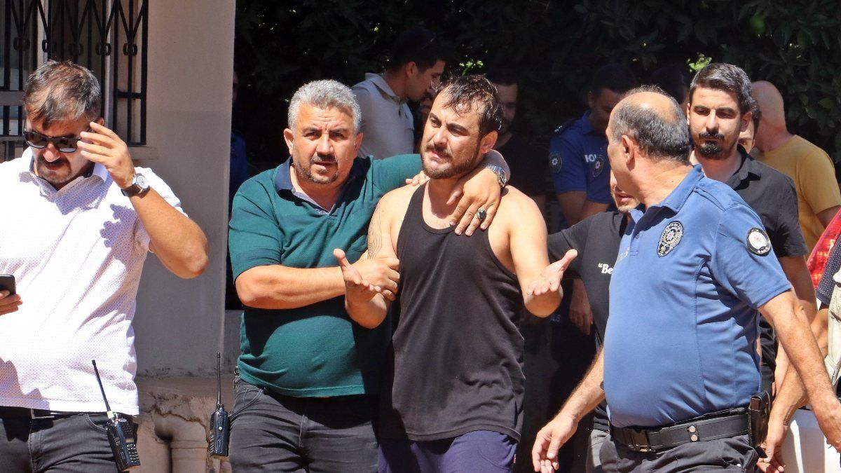 Antalya'da eşi ve çocuklarını ekmek bıçağıyla rehin aldı