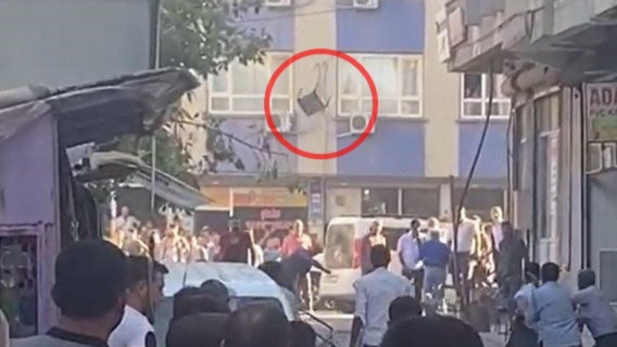 Siirt'te barışmak için buluşan gruplar kavgaya tutuştu
