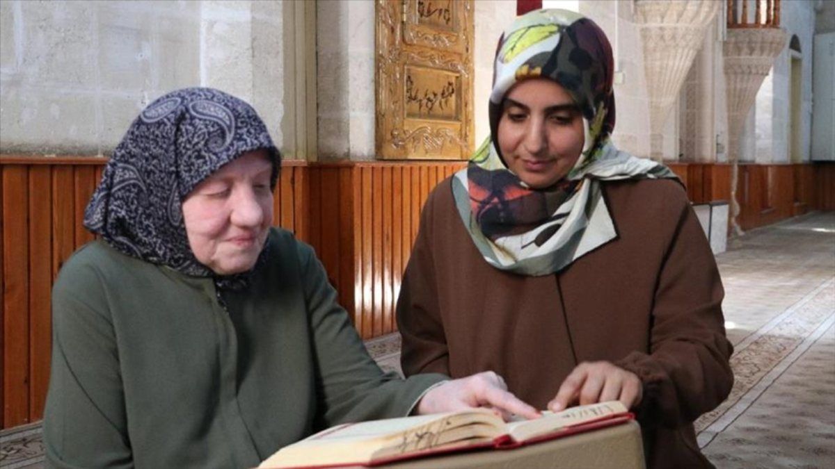Şanlıurfa'da 78 yaşında Kur’an-ı Kerim okumayı öğrenen şehit annesinden ailelere mesaj