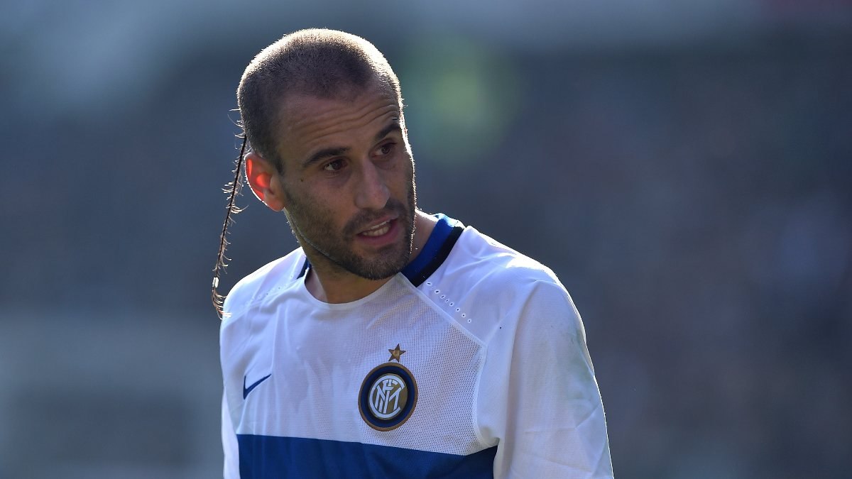 Inter'in eski futbolcusu Rodrigo Palacio, basketbola başladı