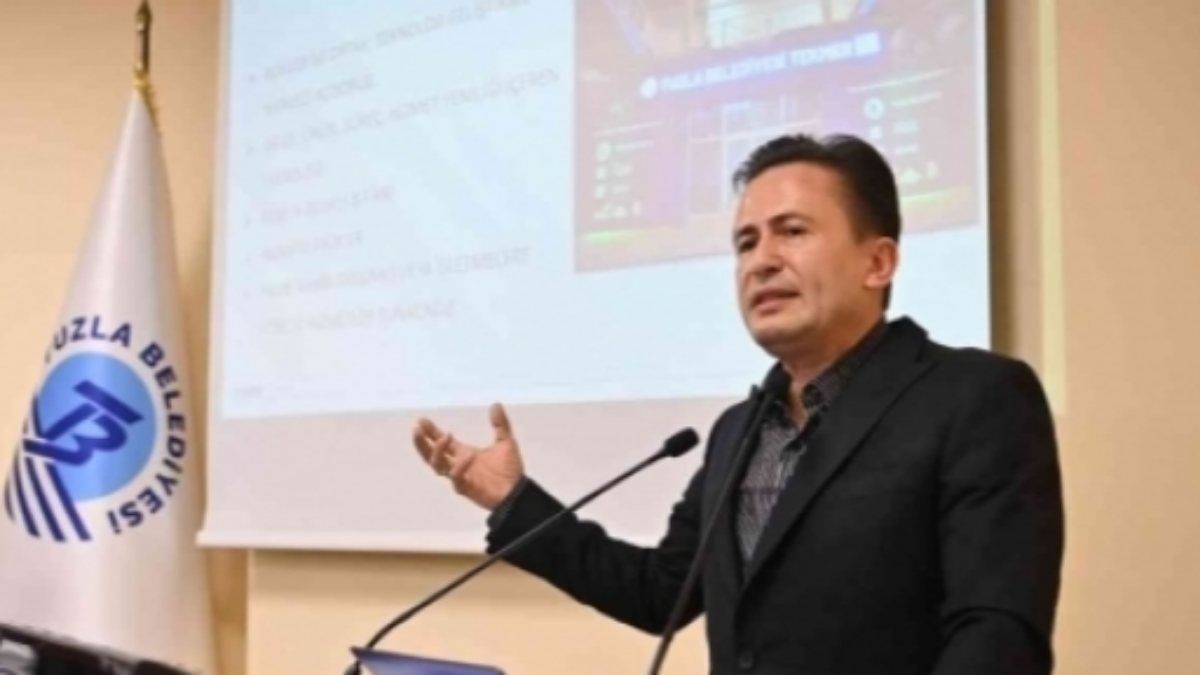 Tuzla Belediye Başkanı Şadi Yazıcı: İstanbul'u kirleten reklam panolarıyla olmaz