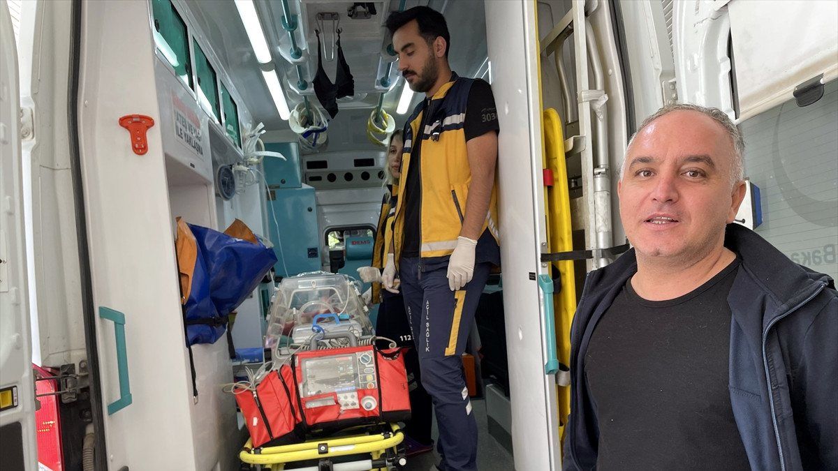 Kars'ta prematüre kızı olan doktor, minik Eylül'ü yalnız bırakmadı