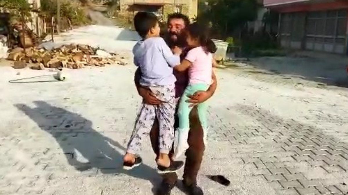 Denizli'de öz annelerinin kaçırdığı çocuklar babalarına teslim edildi
