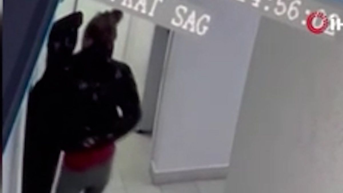 Gaziosmanpaşa'da, yabancı uyruklu gibi girdikleri sitede hırsızlık yaptılar