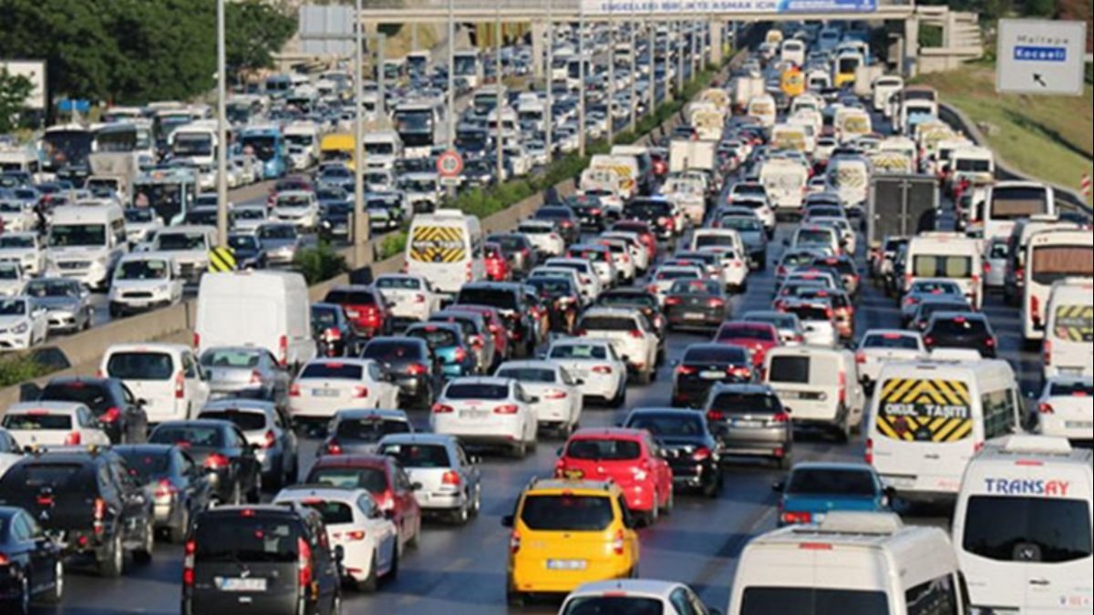 24 Ekim 2022 trafik yoğunluğu nasıl? Hangi yollar kapalı? İBB trafik yoğunluk haritası!