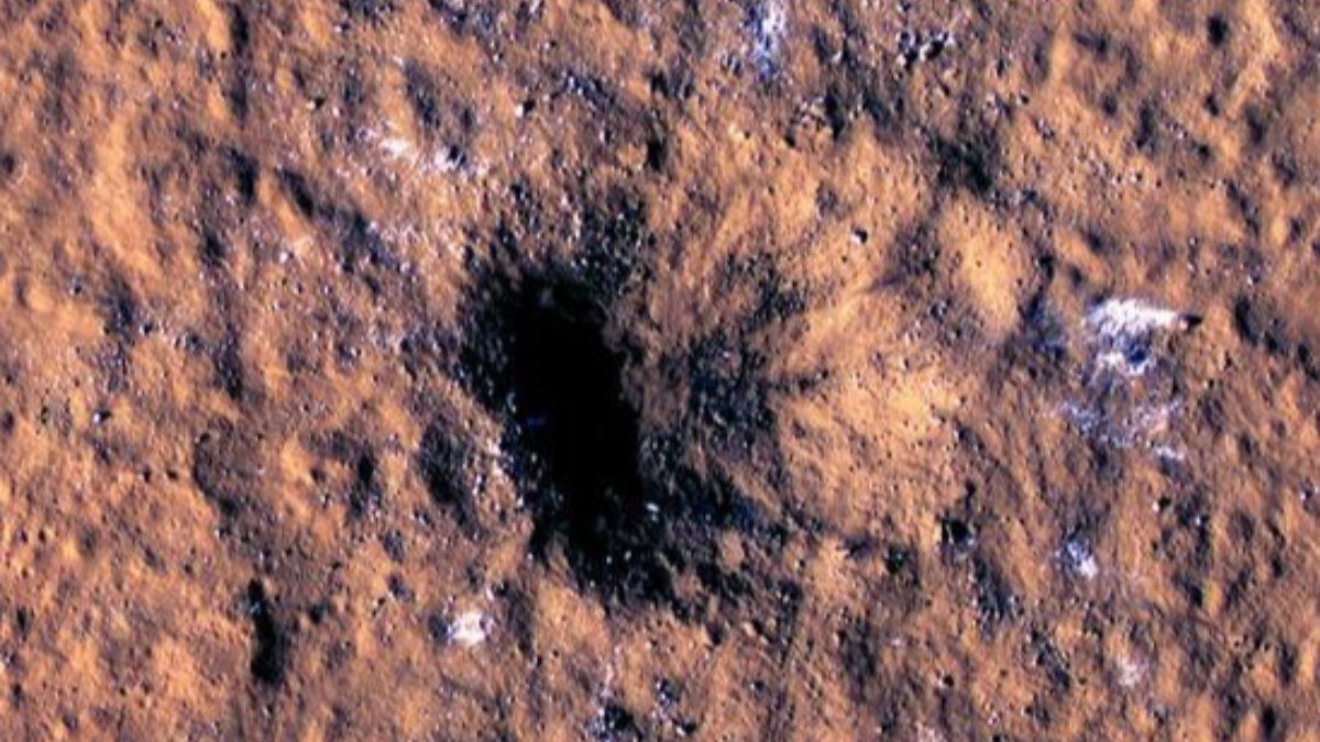 İki NASA uzay aracı, Mars'taki meteor çarpmalarını tespit etti