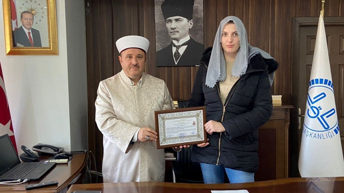Polonyalı Monika, İslamiyet'i seçti