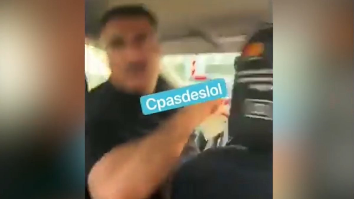 Taksi şoförü ile yabancı turistin kavgası kamerada