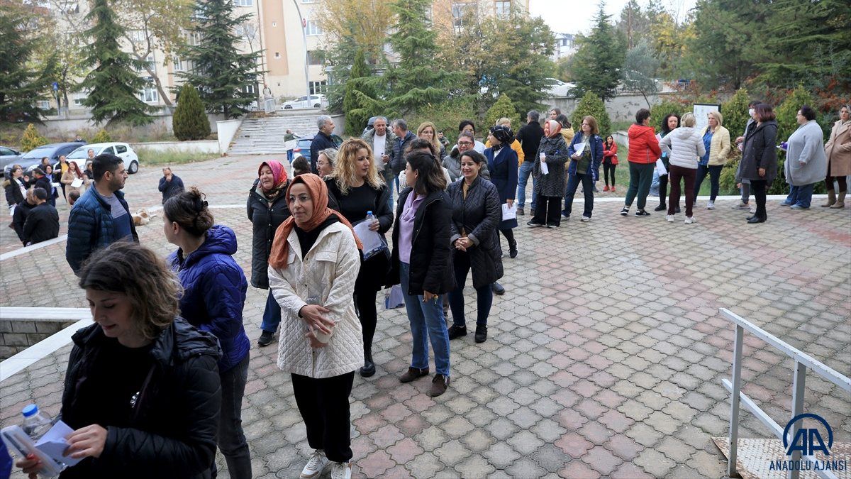 Öğretmenlik Kariyer Basamakları Sınavı başladı