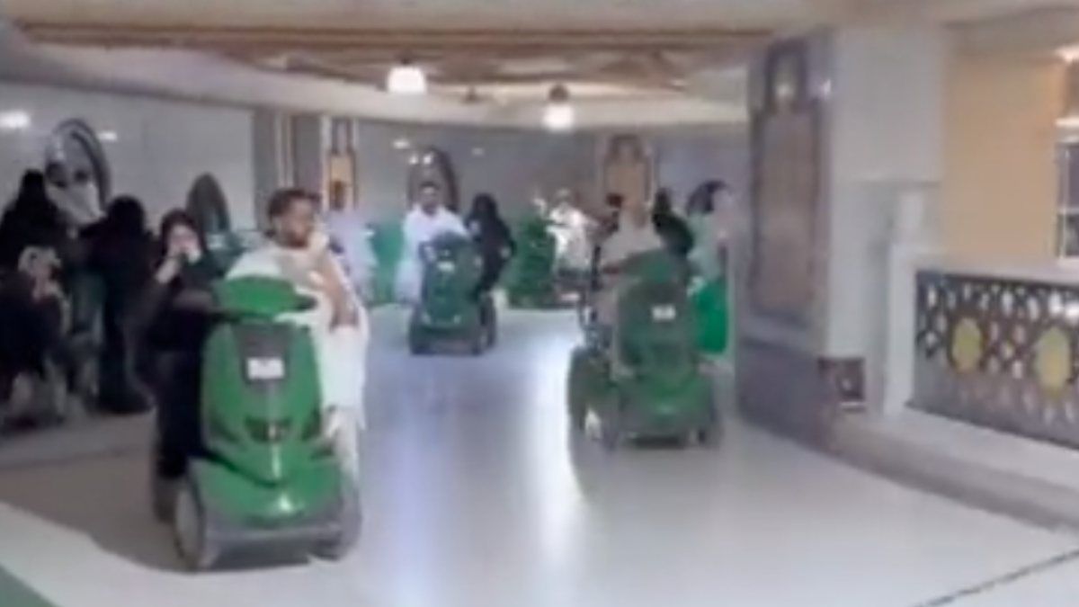 Kabe'de elektrikli araçla ibadet görüntüsü tepki çekti