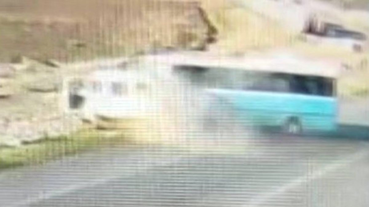 Kahramanmaraş'ta halk otobüsü ile minibüsün çarpıştığı kaza anı kamerada