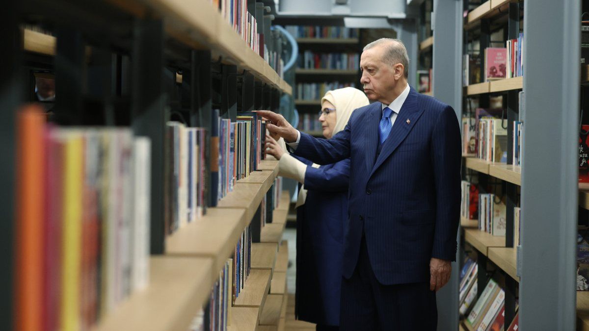 Cumhurbaşkanı Erdoğan Rami Kütüphanesi'ni gezdi