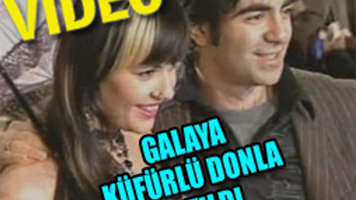 Galaya küfürlü donla katıldı-VİDEO