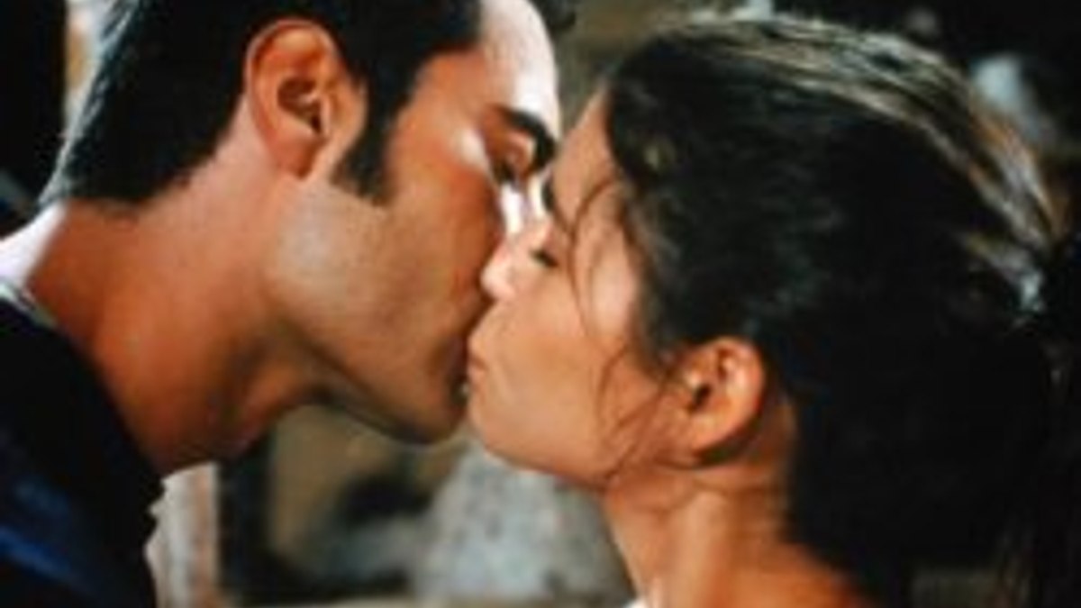 Beren Saat'e 30 bin TL'lik tazminat