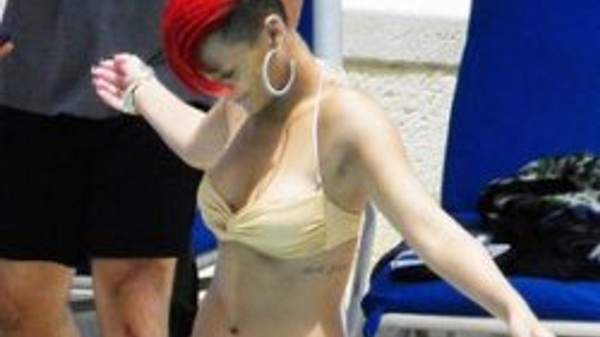 Rihanna'dan frikik