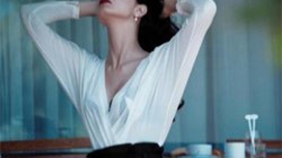 Tuba Büyüküstün'den seksi duruş-Foto