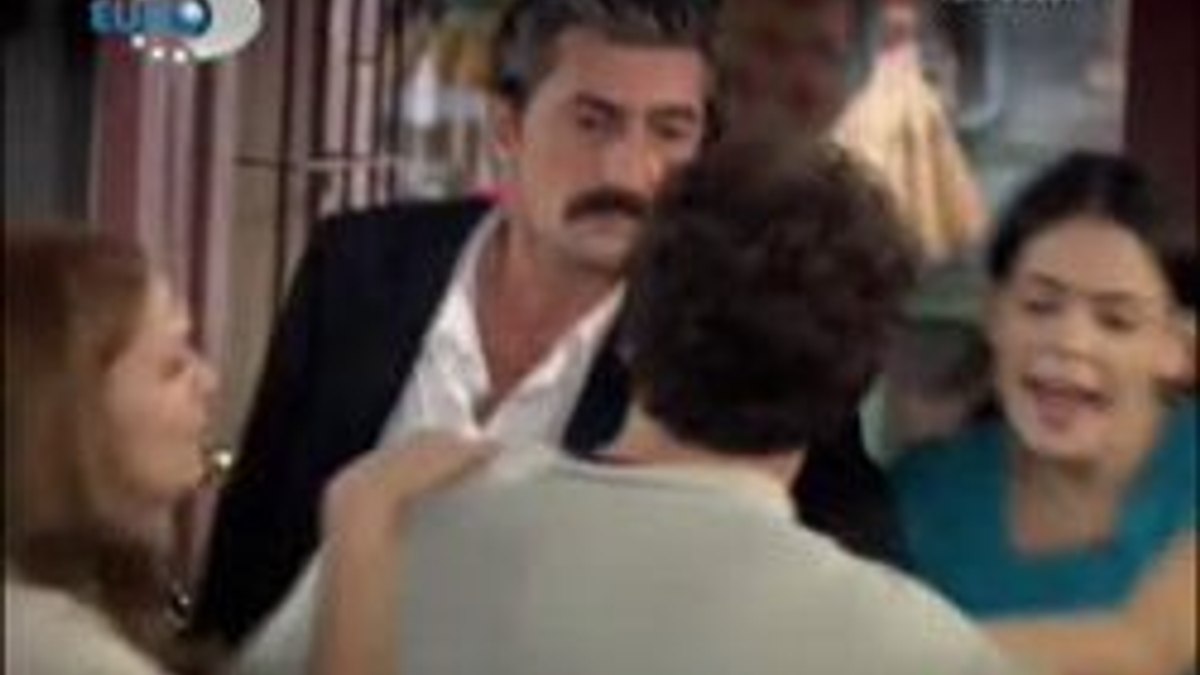 Öyle bir döver zaman ki - Video izle