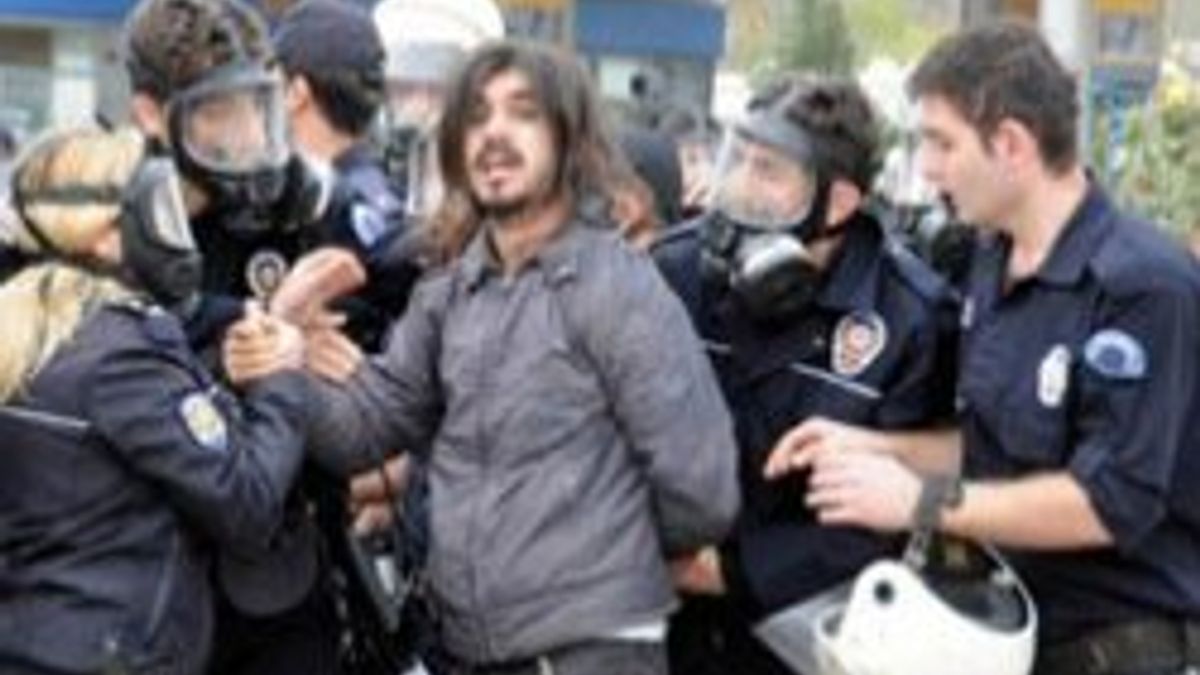 Erdoğan'ı protesto eden öğrencilere dayak