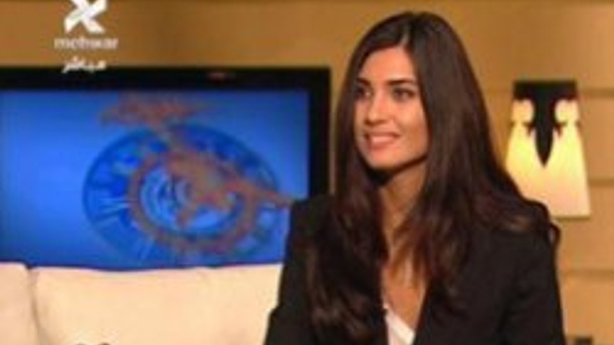 Tuba Büyüküstün annesi ve babasını evlendirdi