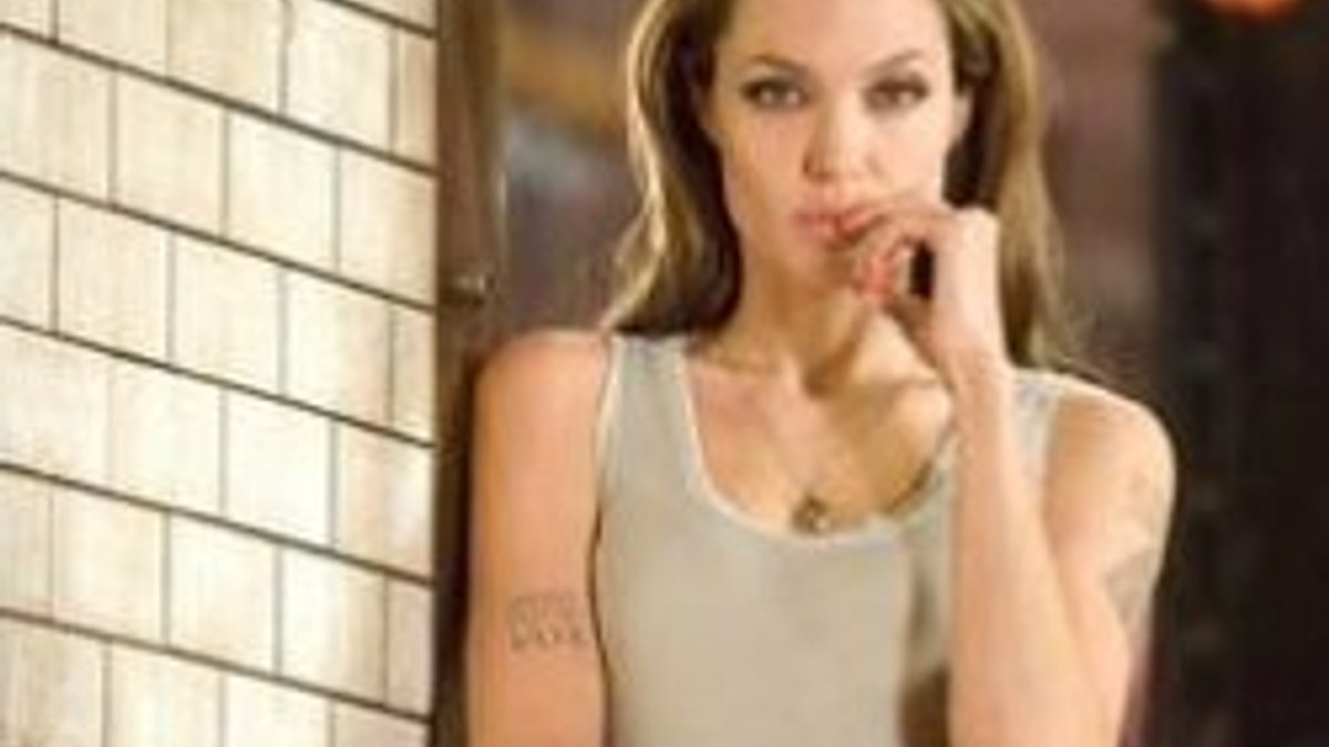 Angelina Jolie melek mi şeytan mı