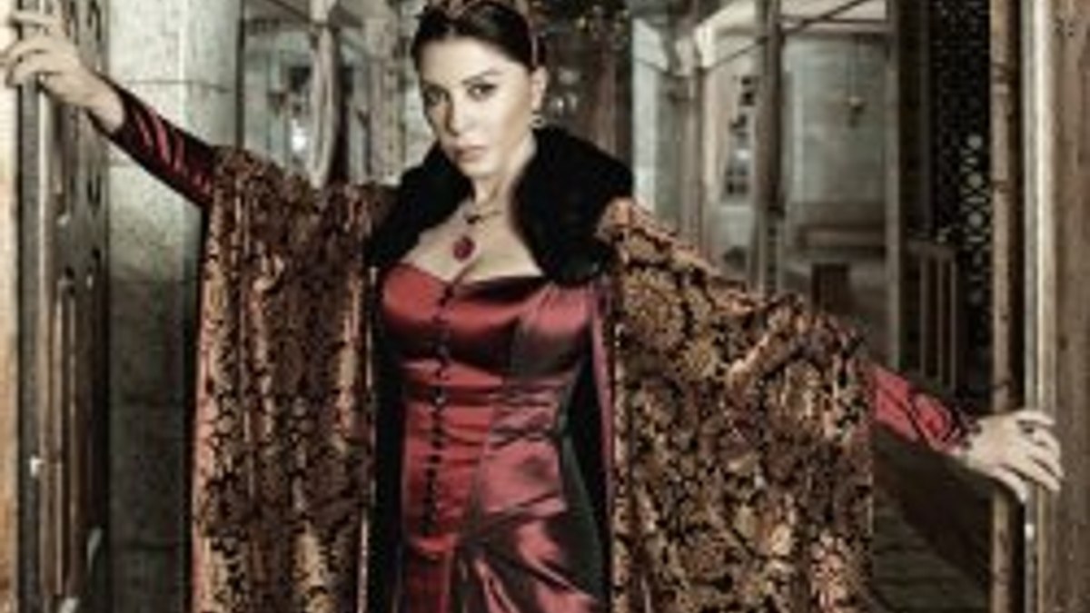 Nebahat Çehre'den Valide Sultan pozları - Foto Galeri