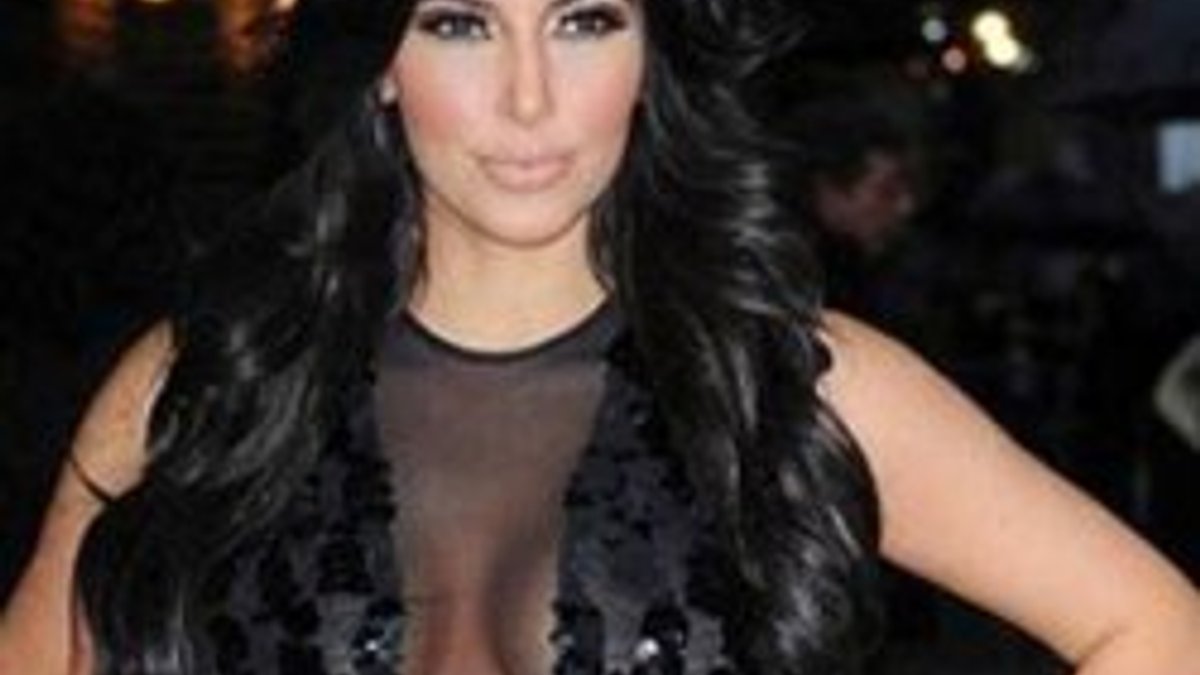 Kim Kardashian sütyenini çıkaracaktı - Foto Galeri