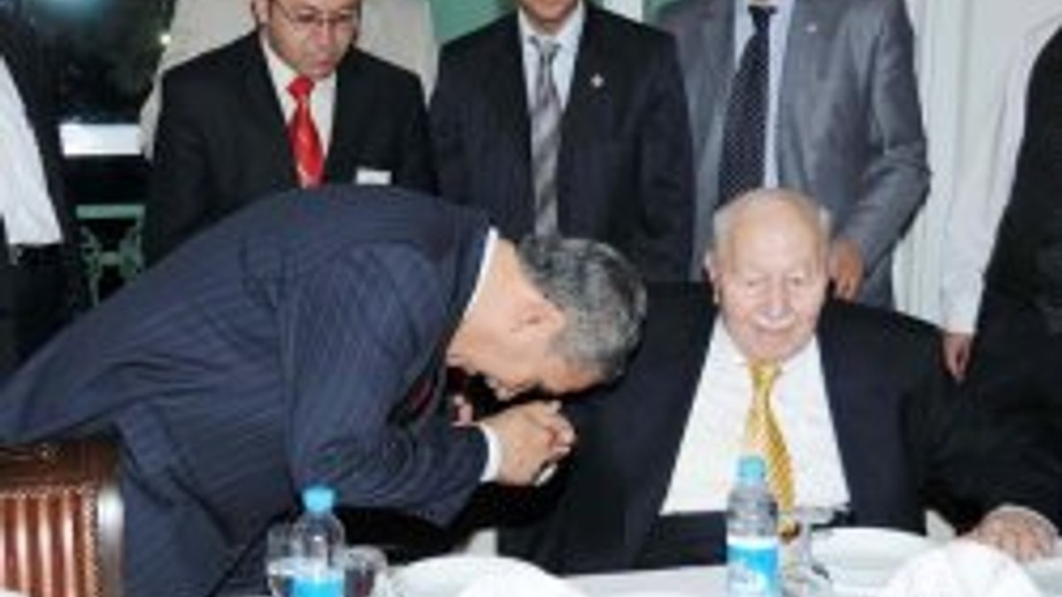 Bülent Arınç Erbakan'ı anlattı