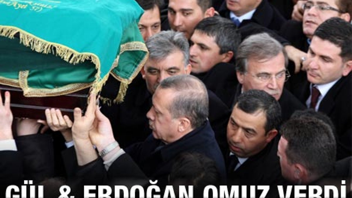 Erbakan'ın tabutu Gül ve Erdoğan'ın omuzlarında - izle