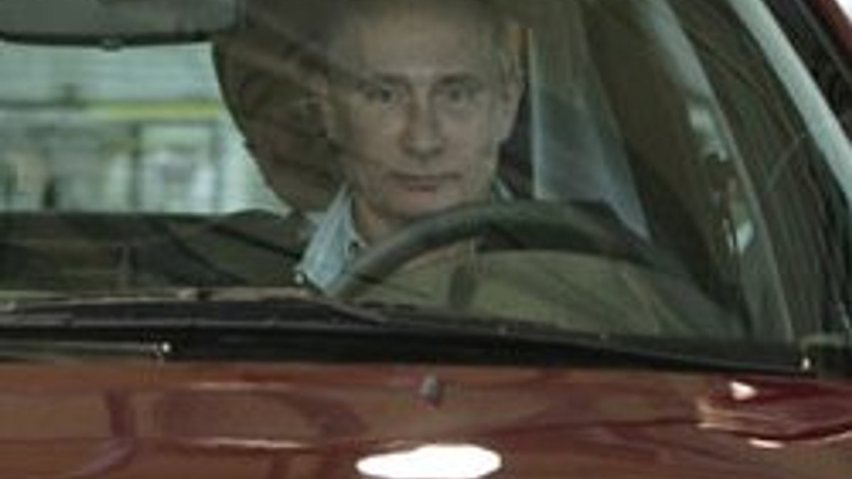 Putin Lada’yı 5’inci denemede çalıştırabildi - Foto