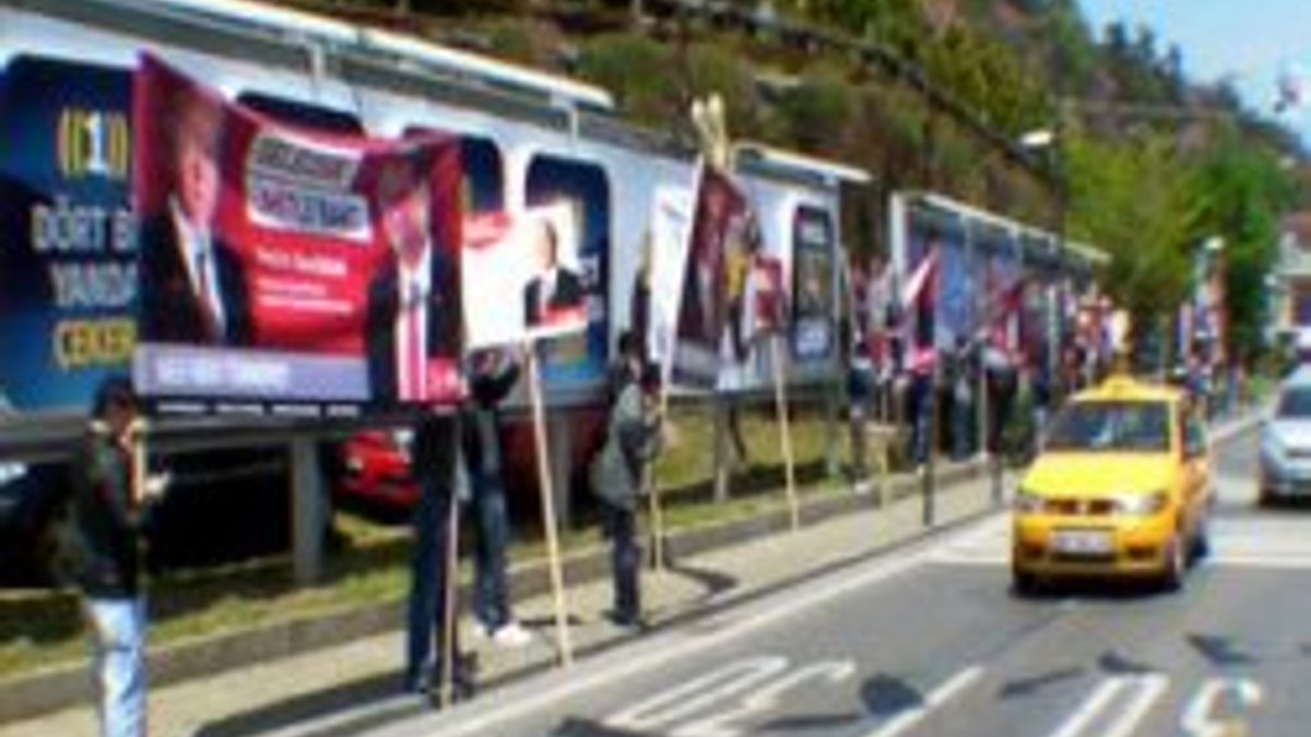 Özdağ için canlı billboard oldular