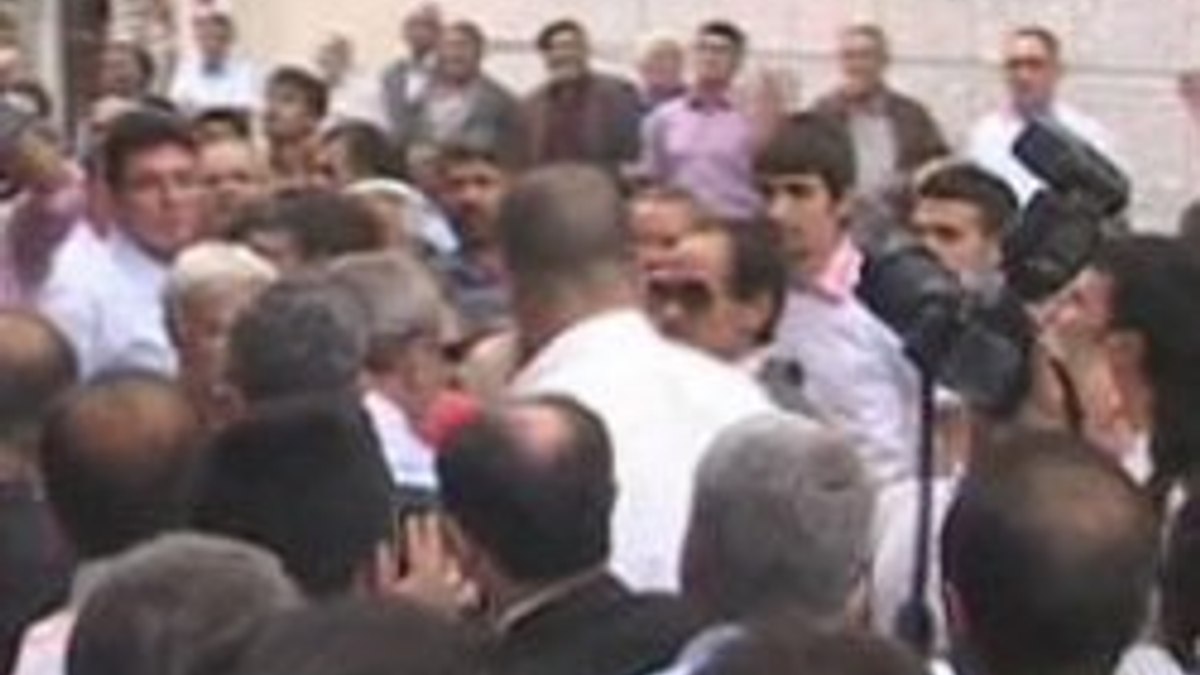 Bakan Çağlayan'a tokatlı saldırı - İzle