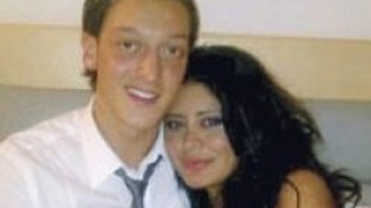 Ebru ve Mesut'un yatak pozu