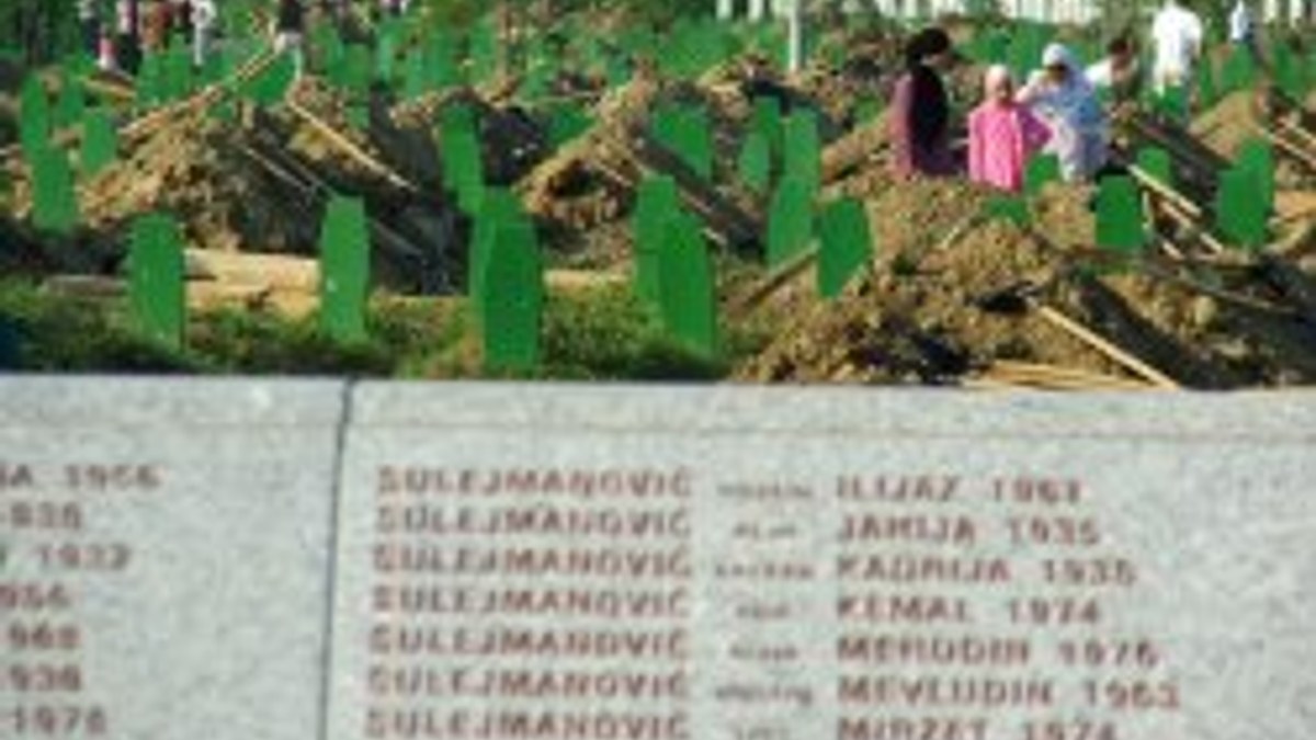 Srebrenitsa şehitleri toprağa verildi