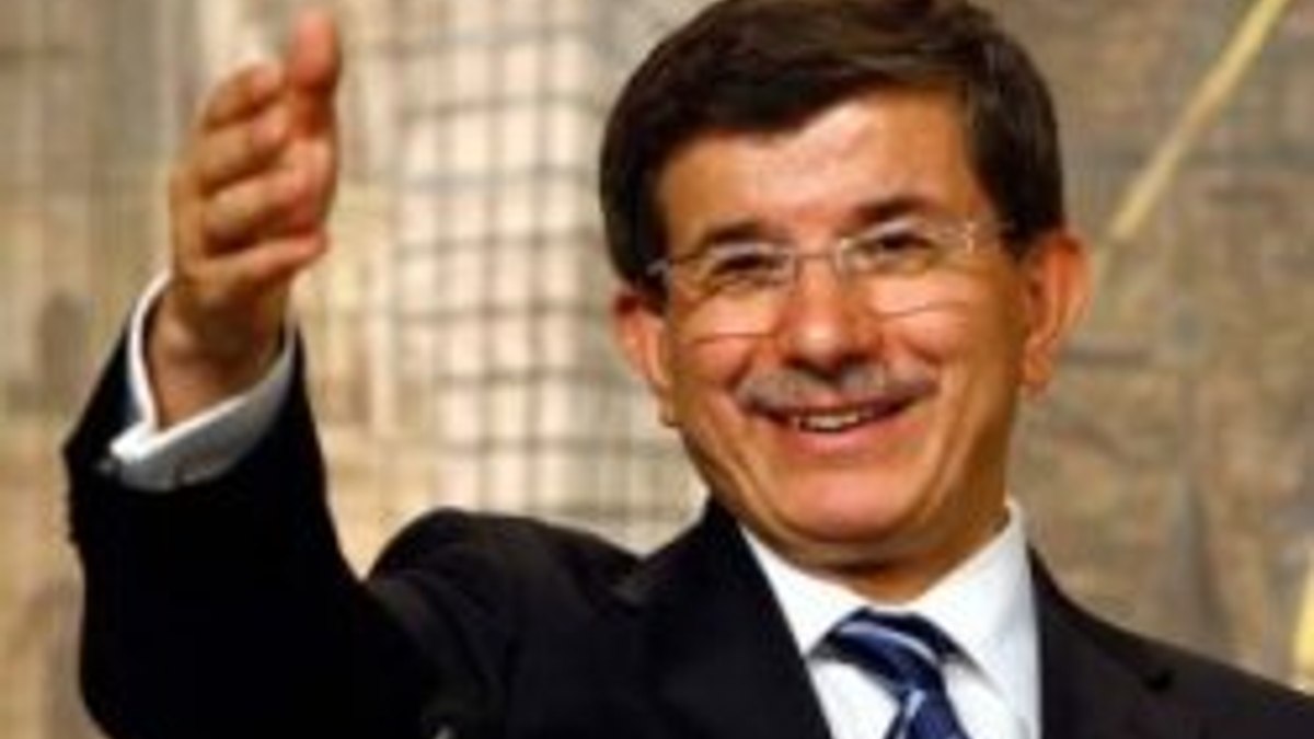 Davutoğlu'na iki destek telefonu