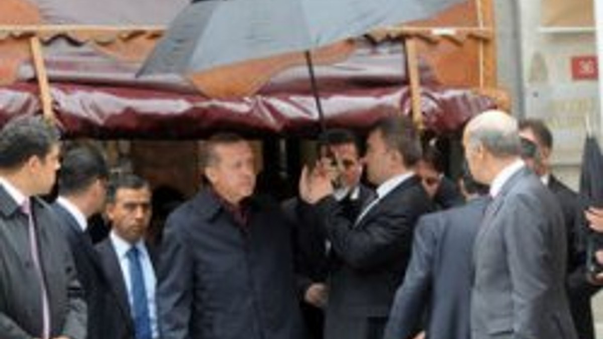 Erdoğan annesi için Tebareke okudu - İzle