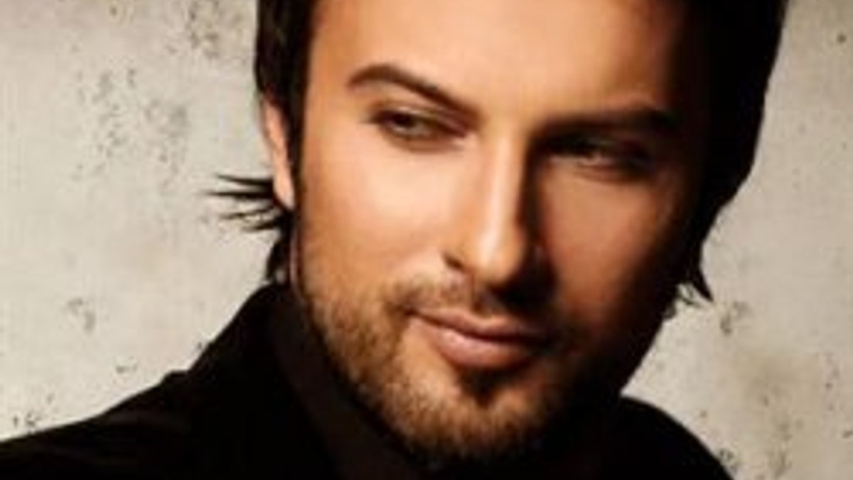 Tarkan Rus Facebook'unu kapattırdı