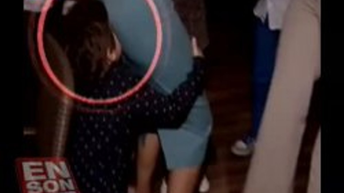 Oğlundan İvana Sert'in poposuna yumruk - Video