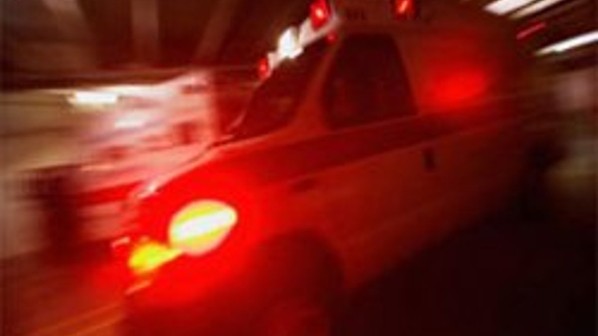 Sakarya'da ambulansla kamyon çarpıştı: 3 yaralı
