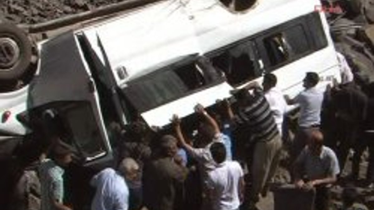 Şırnak'ta askerlerin bulunduğu minibüs şarampole yuvarlandı