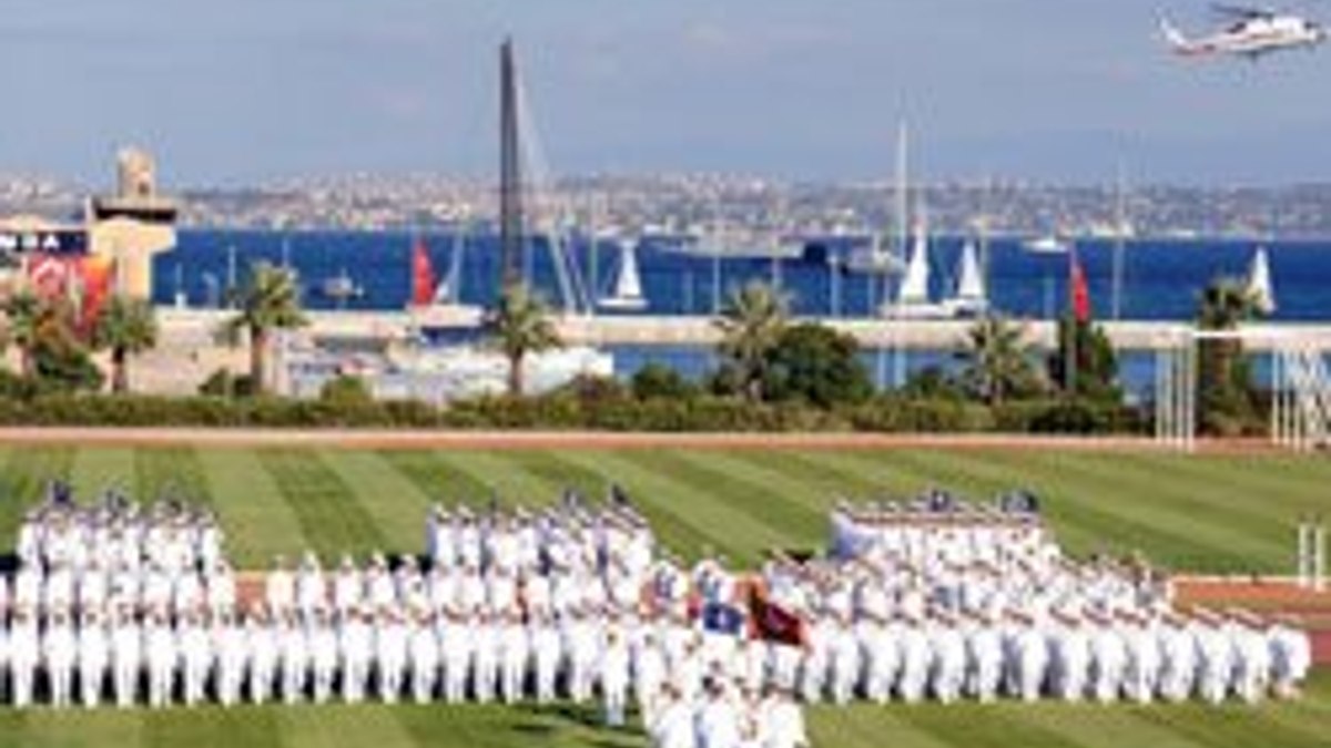 Deniz Harp Okulu mezunlarını verdi