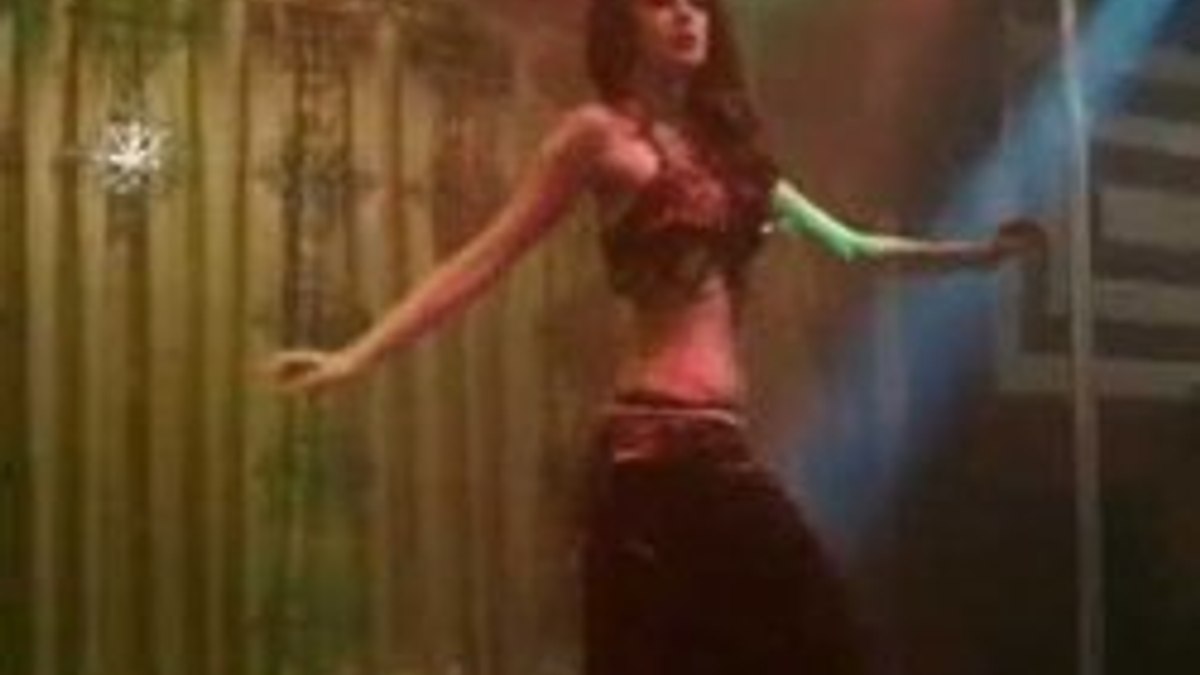 Ağır Roman'dan dansözlü veda - Tıkla İzle