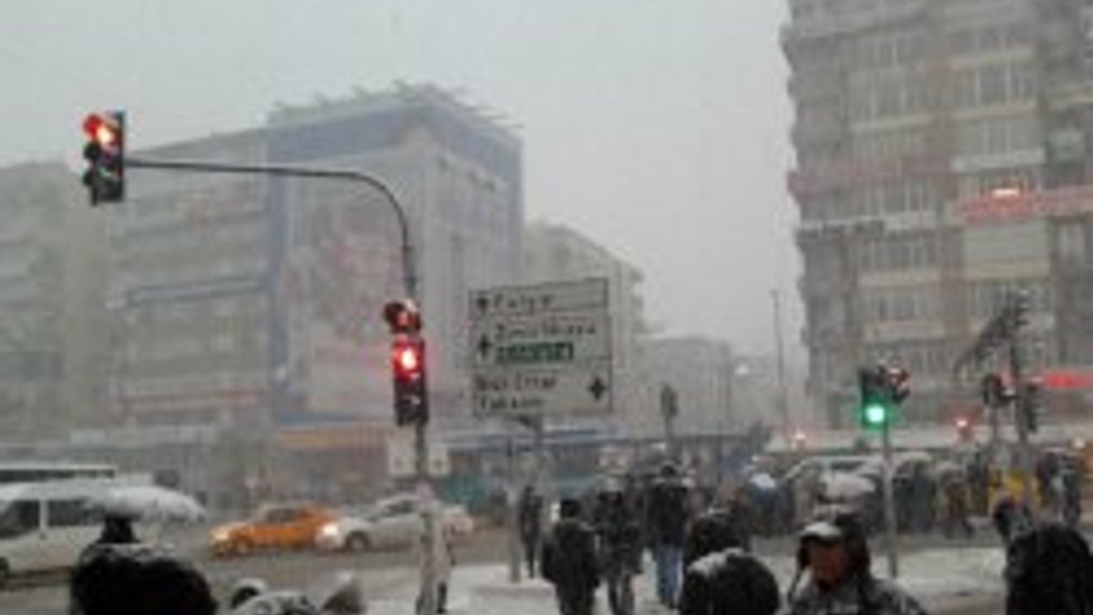 İstanbul'a kar yağışı başladı