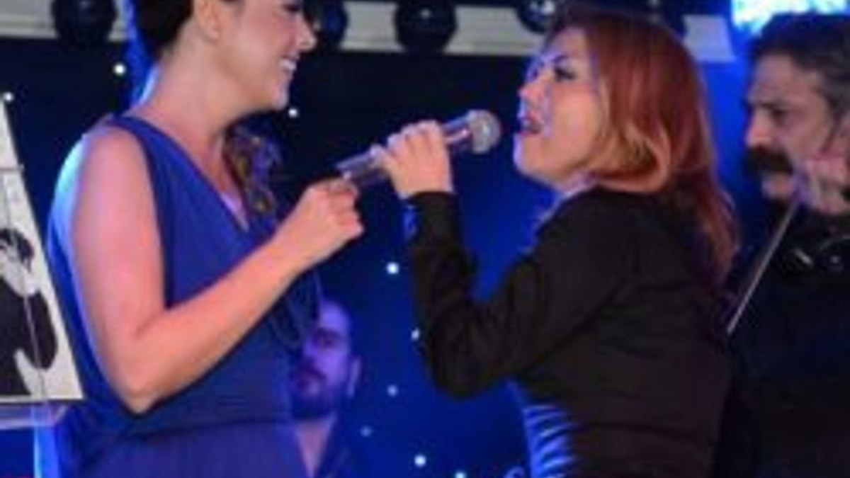 Ebru Gündeş'ten Ceylan'a: Boyu küçücük ama sese bak